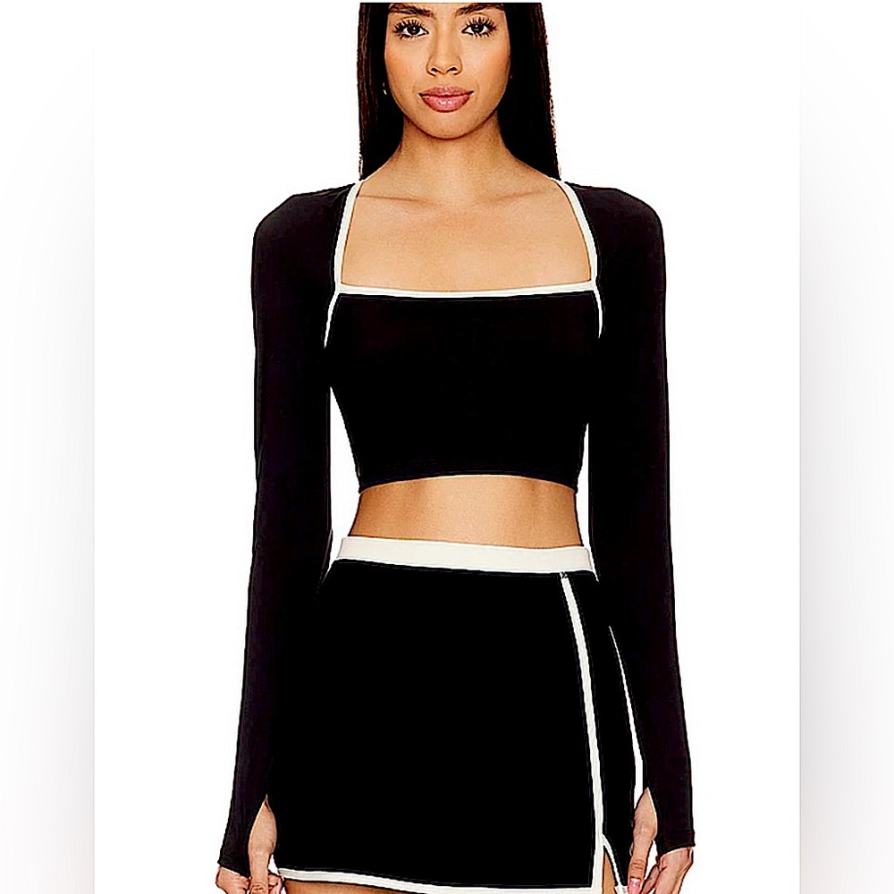 LSPACE Revolve NWT Campbell Workout Top Long Sleeve Cropped Black/Crm Size Small
